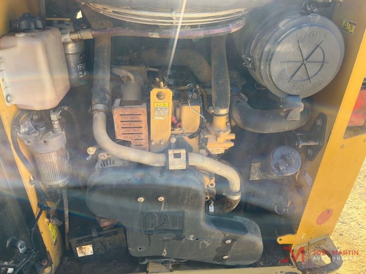 2015-caterpillar-259d-image-10