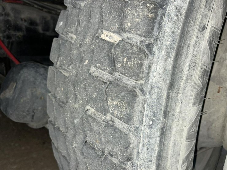 #1432-•-1992-volvo-(white-gmc)-vac-truck-image-95