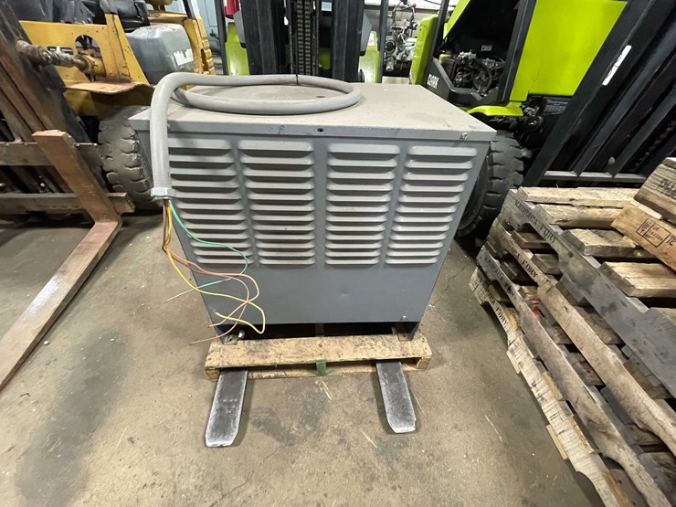 #454-•-clark-electric-forklift-(shawano,-wi)-image-12