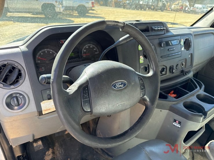 2014-ford-e350-image-19