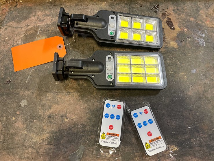 #8682-•-(2)-led-parking-lot,-yard-lights-(t12)-image-1