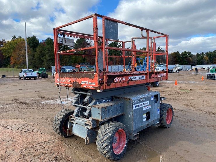 2016-skyjack-sj6832rt-image-5