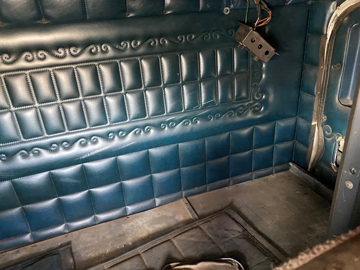 #1010-•-1984-peterbilt-sleeper-cab-semi-(has-wi-title)-(colfax,-wi)-image-43