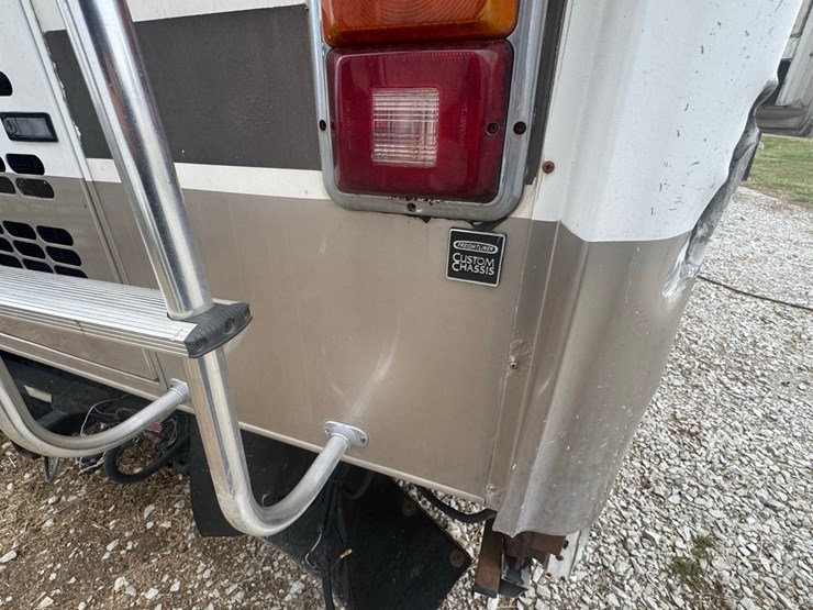 2001-fleetwood-bounder-motorhome,-cummins-isb300-turbo-diesel,-allison-automatic,-air-brakes,-2-slides,-2-awnings,-class-a,-*4uzaahbv41cj04205*-image-14