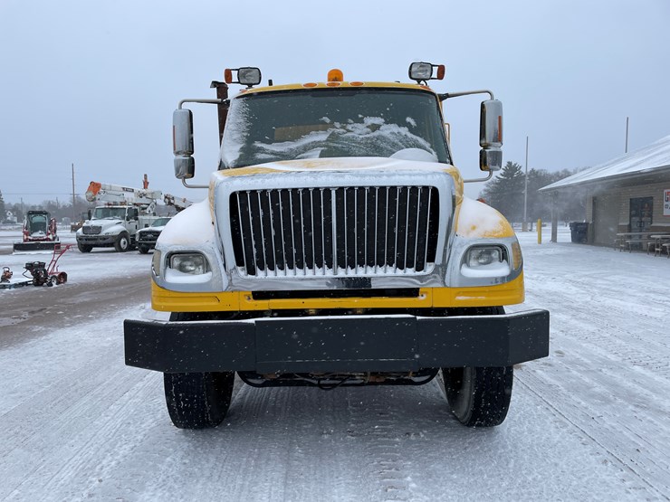 #234-•-2005-international-tri-axle-dump-truck-(has-wi-title)(mosinee,-wi)-image-8
