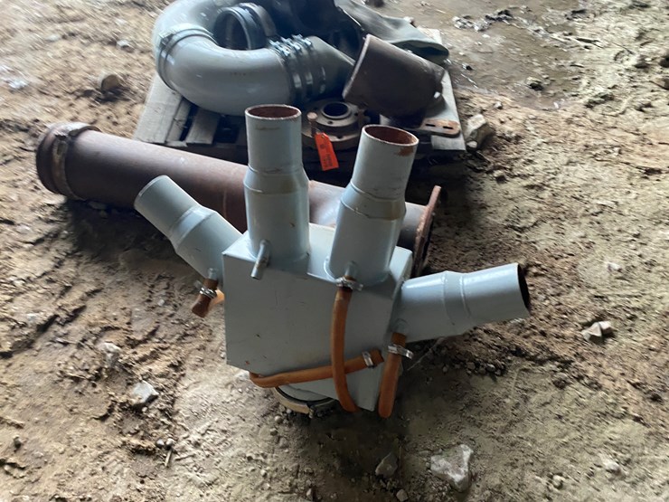 #8481-•-distributor-box-with-piping-(new-holstein,-wi)-image-4