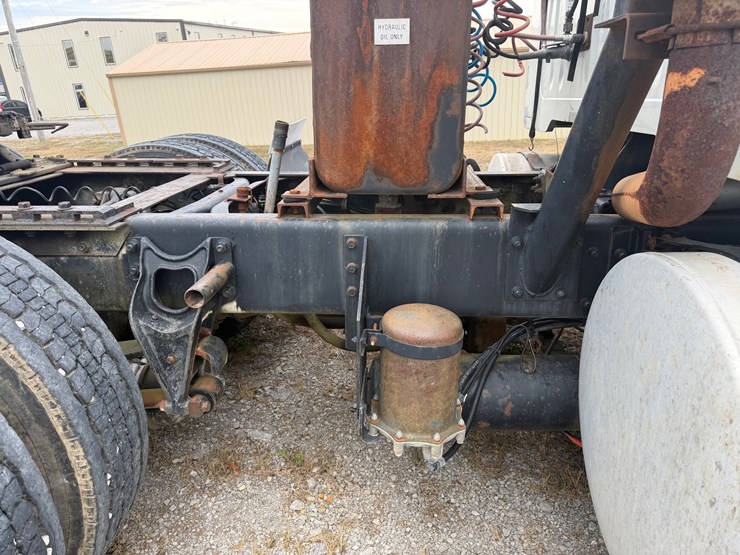 1995-international-8200-image-15