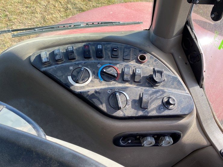 2014-case-ih-340-image-57