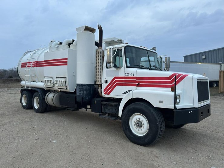 #1432-•-1992-volvo-(white-gmc)-vac-truck-image-7