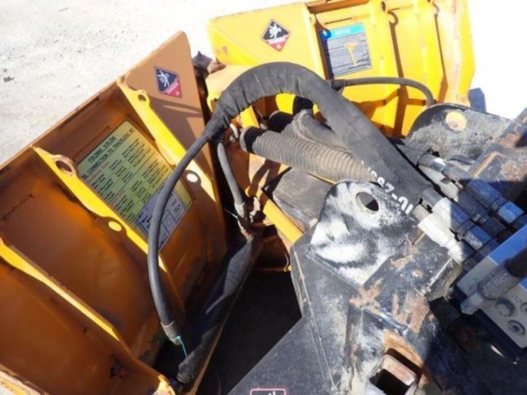 2008-kubota-m7040d-image-47