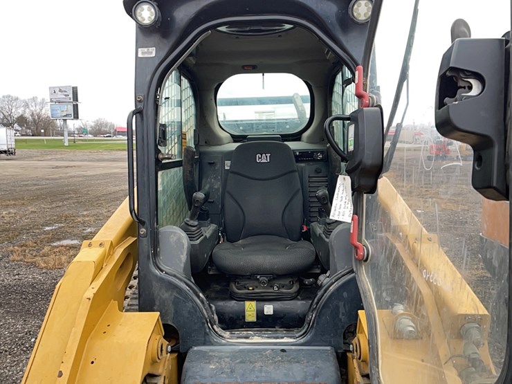 2021-caterpillar-299d3-image-18