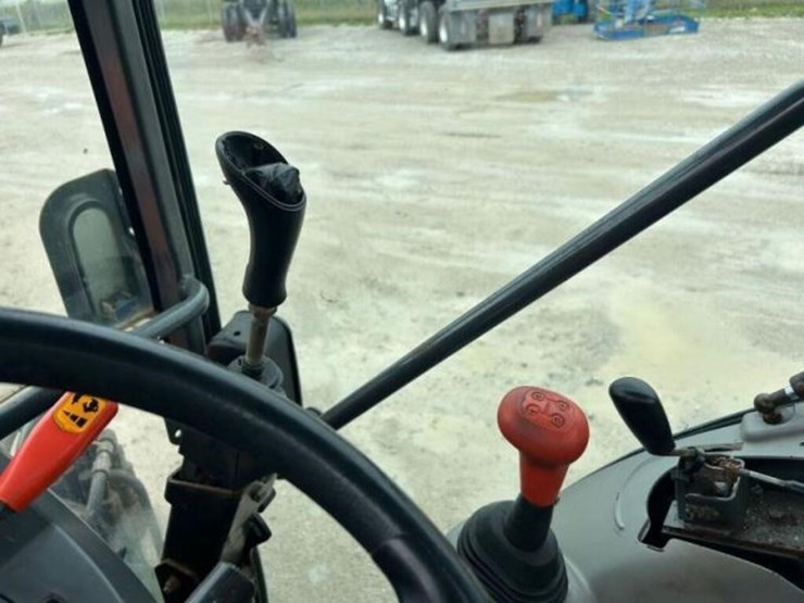 2008-kubota-m7040d-image-10