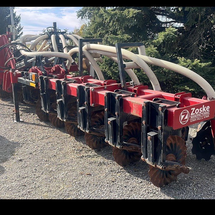 #1150 • Zoske MFG KT-32 Injector Toolbar (Walkerton, IN)