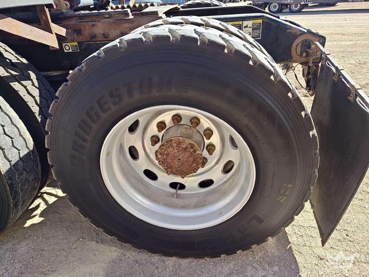 2018-peterbilt-389-image-52