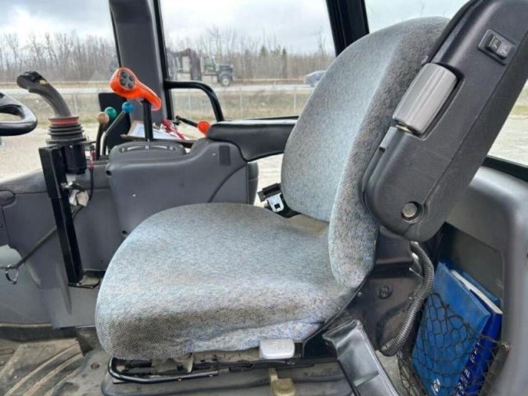 2008-new-holland-tv145-image-21