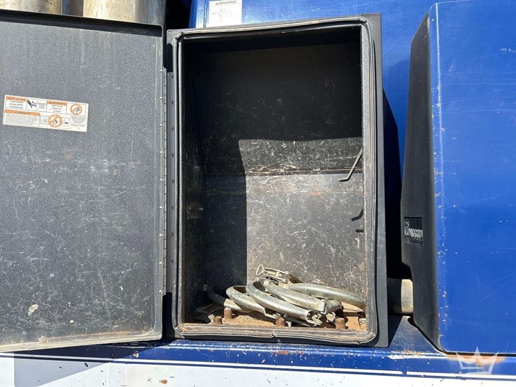 2015-peterbilt-348-image-21