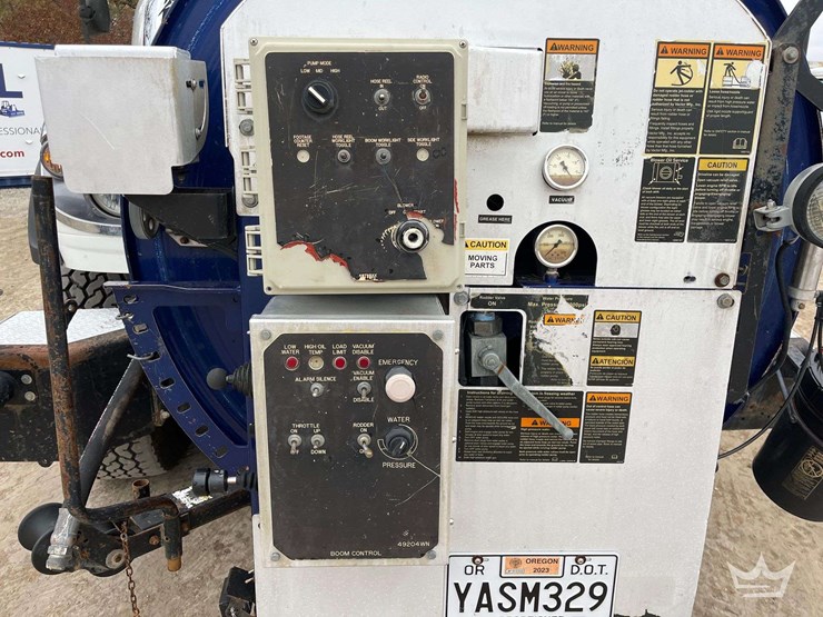 2010-international-7600-image-28