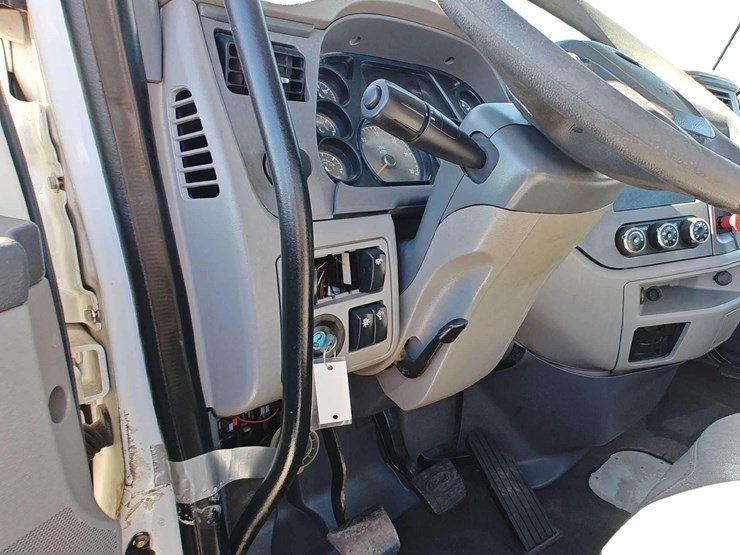 2015-peterbilt-389-image-15