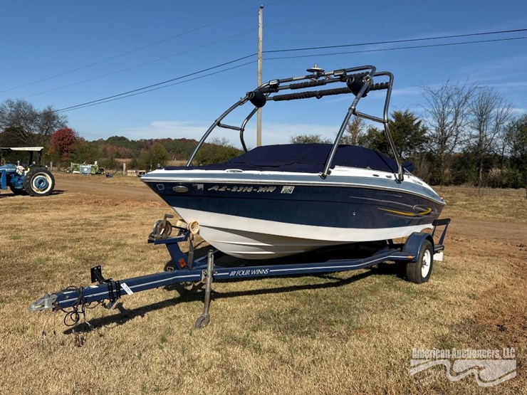 four-winns-ski-boat-image-1