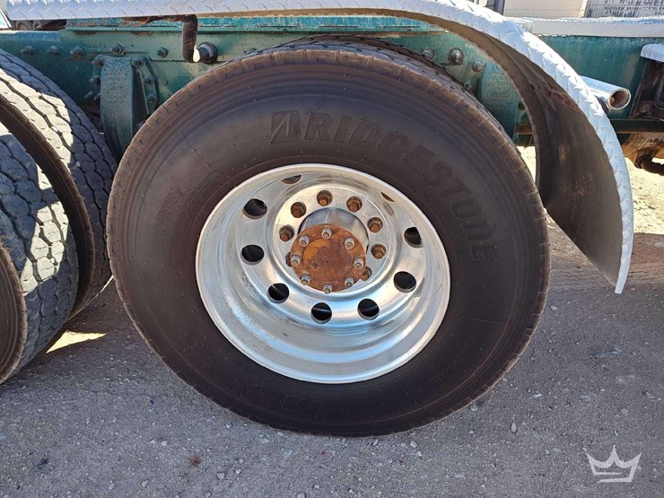 2014-peterbilt-388-image-56