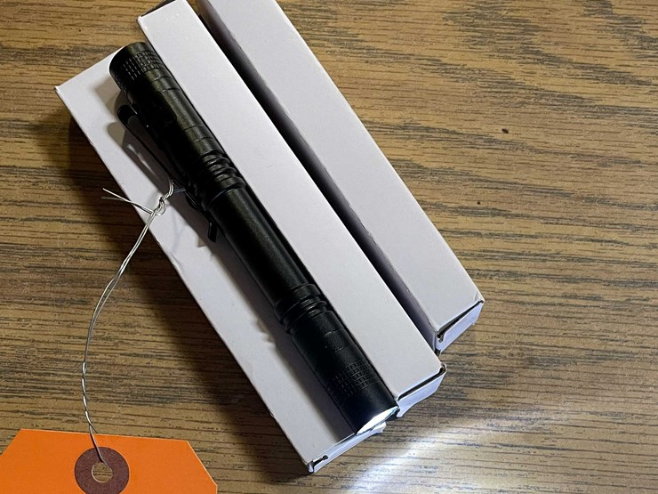 #8647-•-(4)-led-mechanic's-flashlights-(pr11)-image-5