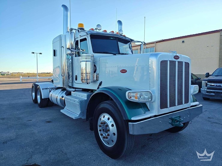 2015-peterbilt-389-image-39
