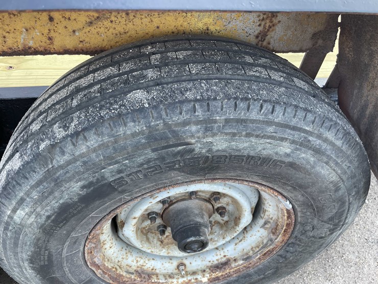 #1394-•-17'-tilt-deck-(no-title)-(of)-image-13