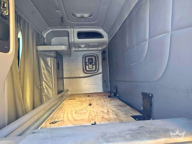 2018-peterbilt-389-image-33