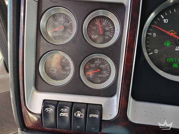 2012-kenworth-t800-image-44