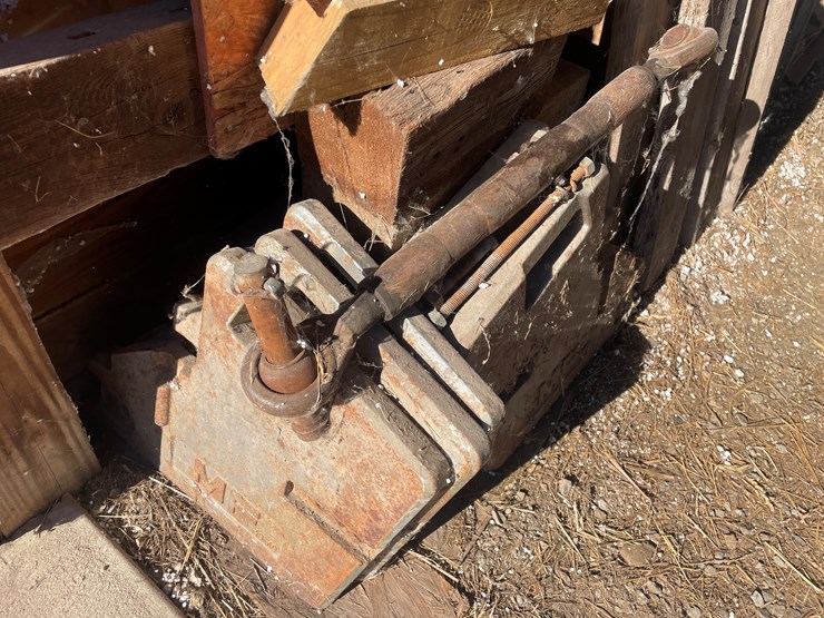 massey-ferguson-2705-image-77