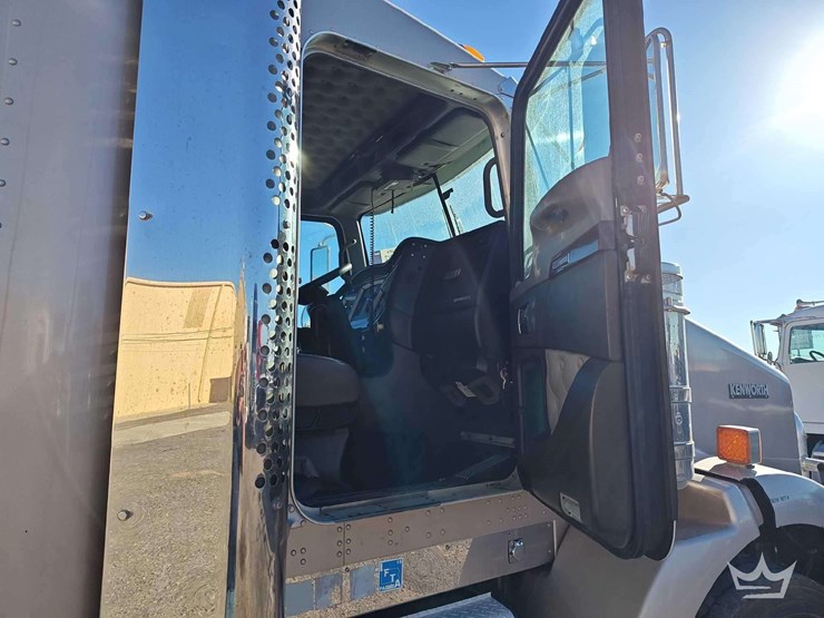 2012-kenworth-t800-image-47