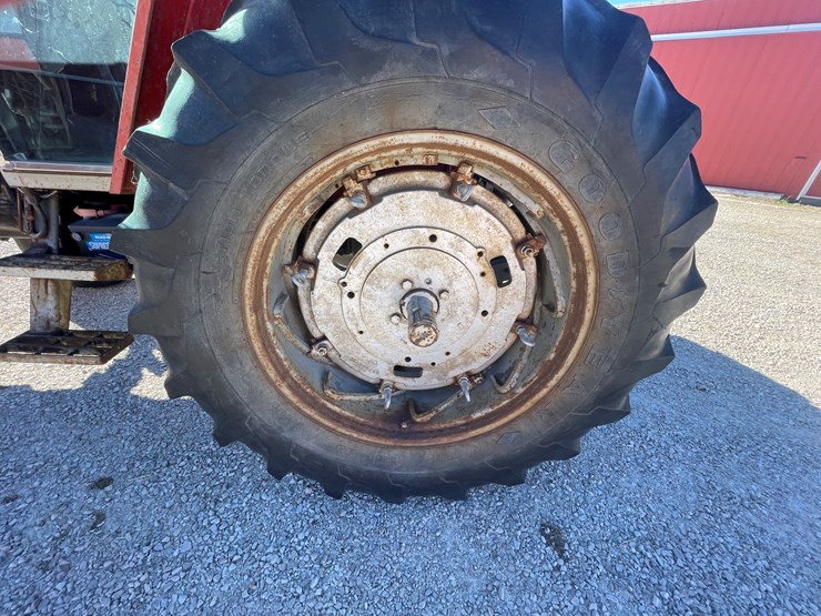 massey-ferguson-2705-image-15