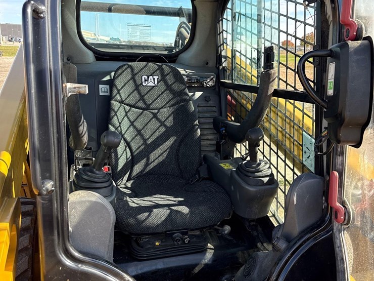 2017-caterpillar-262d-image-9