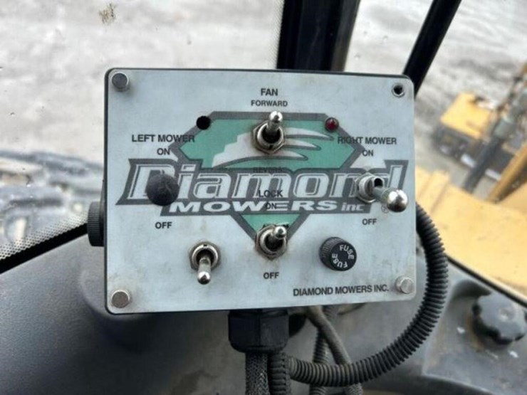 2008-new-holland-tv145-image-9