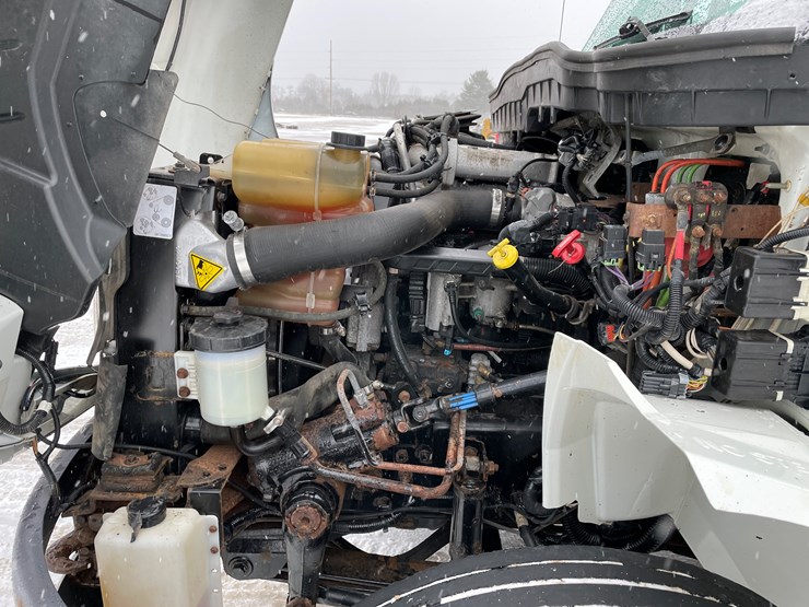 #236-•-2015-international-bucket-truck-(has-wi-title)(mosinee,-wi)-image-68