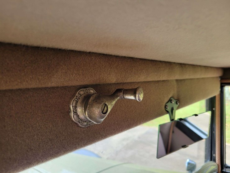 1928-pontiac-sedan-image-96