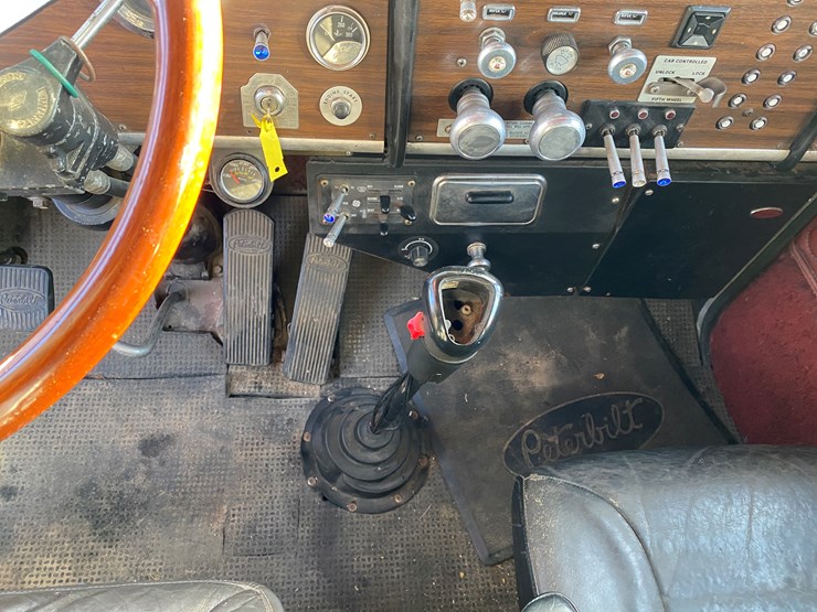 #1010-•-1984-peterbilt-sleeper-cab-semi-(has-wi-title)-(colfax,-wi)-image-45