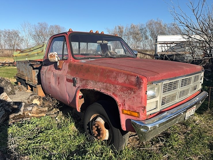 1987-chevrolet-30-image-2