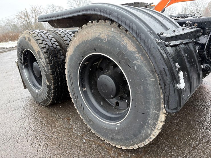 2024-mack-pi64t-pinnacle-truck-tractor-vn:1m1pn4gy4rm014914-image-11