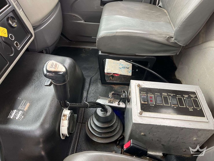 2010-international-7600-image-16