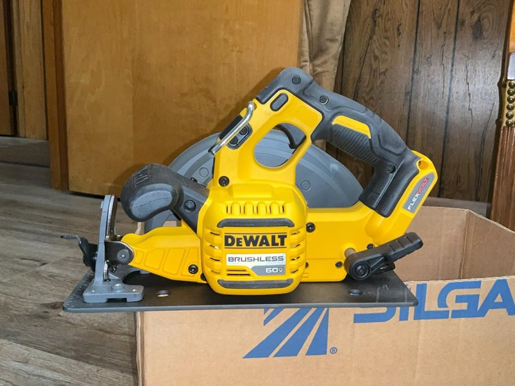 #106-•-dewalt-cordless-circular-saw-image-1