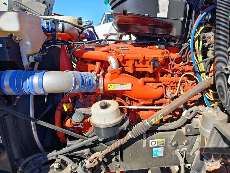 2015-peterbilt-389-image-8