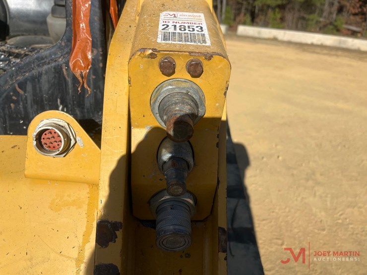 2015-caterpillar-259d-image-12