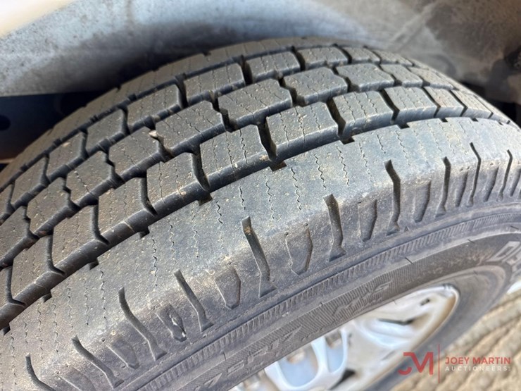 2014-nissan-nv2500hd-image-13