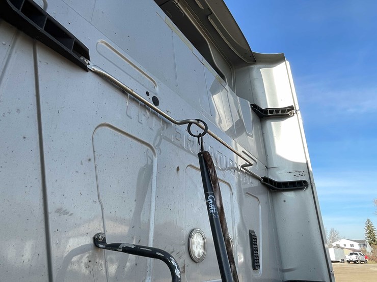 #200-•-2016-international-semi-tractor-(title-in-delay)-(denmark,-wi)-image-23