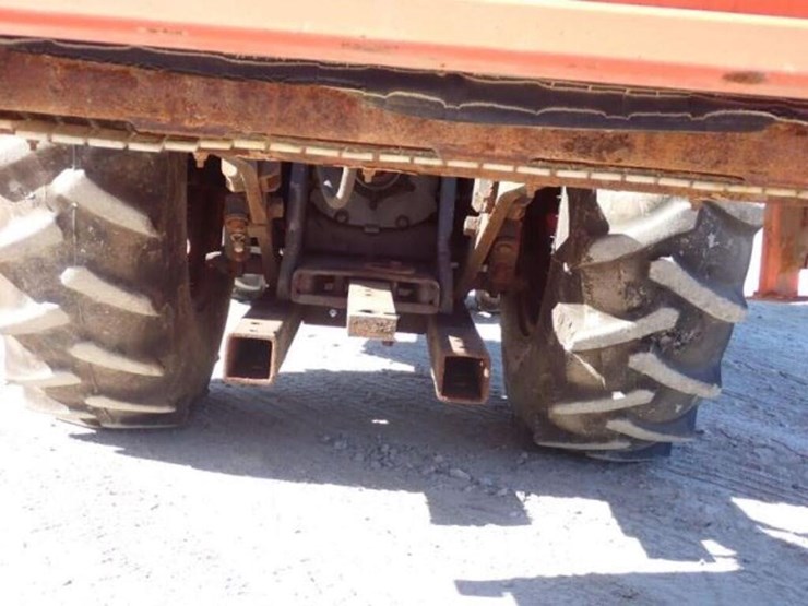 2011-kubota-m7040d-image-42