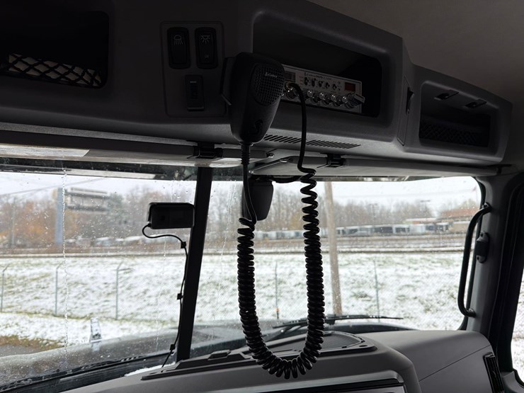 2024-mack-pi64t-pinnacle-truck-tractor-vn:1m1pn4gy4rm014914-image-25