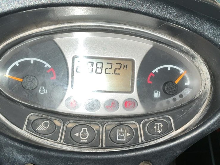 2018-bobcat-t740-image-41