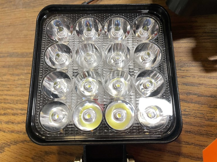 #8646-•-(2)-led-work-lights,-3-1/2"-square,-12/24vdc-(pr11)-image-3
