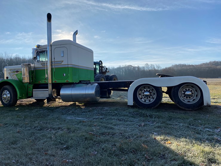 #1010-•-1984-peterbilt-sleeper-cab-semi-(has-wi-title)-(colfax,-wi)-image-13